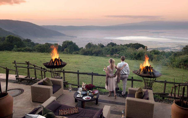 How many days are recommended for a balanced Africa honeymoon safari in Tanzania