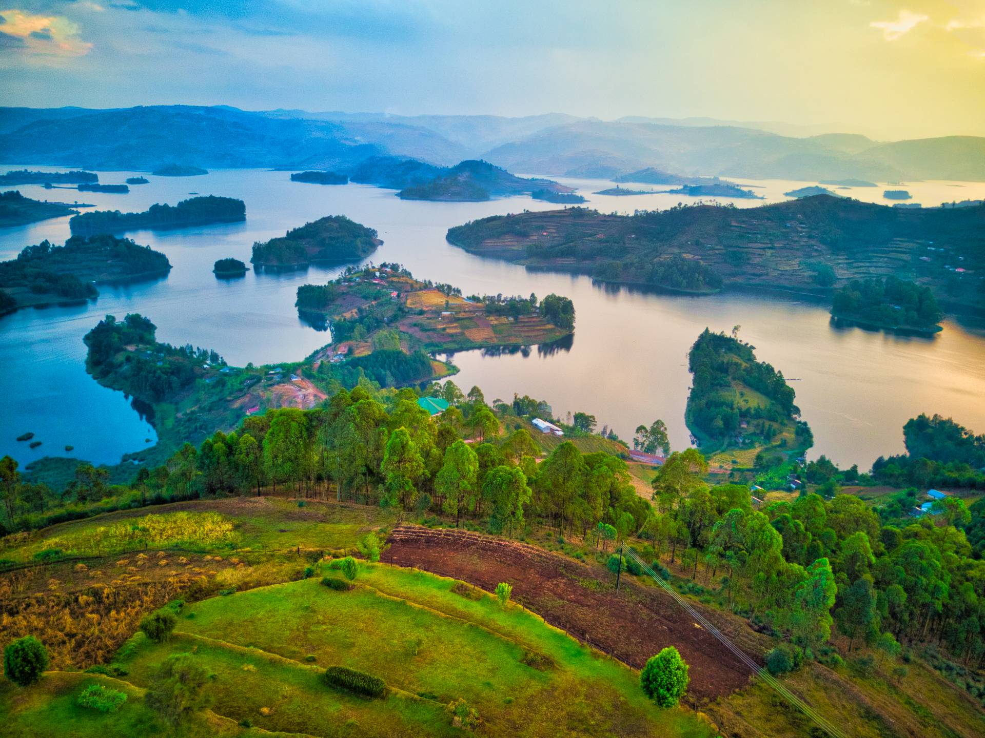Is Lake Bunyonyi part of a typical 13 days Uganda safari itinerary